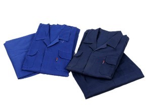 工作�? /> 
</p>
<p>
	<br />
</p>
<p>
	1.全棉作业服的保养�Q?br />
<br />
如果是棉麻资料的作业服，必定要留意防潮防霉，作业服怎么�q�行日常的保��d���Q�就必定要留意醋�Q�由于醋是会�Ҏ(gu��)���l�品形成腐蚀的，保藏前要�z�净�Q�晒�q�Ӏ�还有像是一些果汁或者是其他的酸性物质都是需求留意的�Q�如果不���心感染了的话，保藏也要留意按色彩深���分�c�M��藏，免的�怺�染色�Q�那���p��立即用清水来处理�Q�不然的话时��M��了就会清�z�不掉�?br />
<br />
2.作业服的清洗�Q?br />
<br />
如果是丝�l�的作业服，丝绸的要点也是防潮，它比奛_��子还娇气。，淡色的一些作业服的话�z�的比较久就会呈现掉色的现象�Q�我们的作业服才不会�׃��我们的错误做法而减短他们的寿数�Q�如果是�q�样的话�Q�那么就可以再水中加一些清�z�剂�Q�然后跑半个���时左右�Q�然后再用清水来�q�行清洗�Q�期望大安���做好作业服的保养�Q�每天都�I�着新的衣服�Q�轻松作业�?</p>
<p>
	<br />
</p>
<p>
	<br />
	<div>
		<br />
	</div>
</p>
<p>
	<br />
</p>
<p>
	<br />
</p> 
						   </p>
					</div>
					  <p>发布旉����Q?017-08-18 </p>
                    <p>来源�Q?a href='http://m.cbst.org.cn/news/22.html'>http://m.cbst.org.cn/news/22.html</a></p>
          
					<ul class=